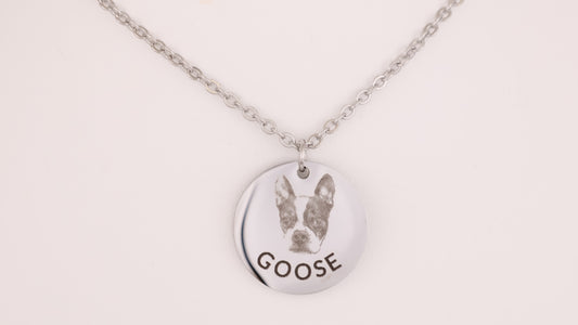Circle pendant with necklace