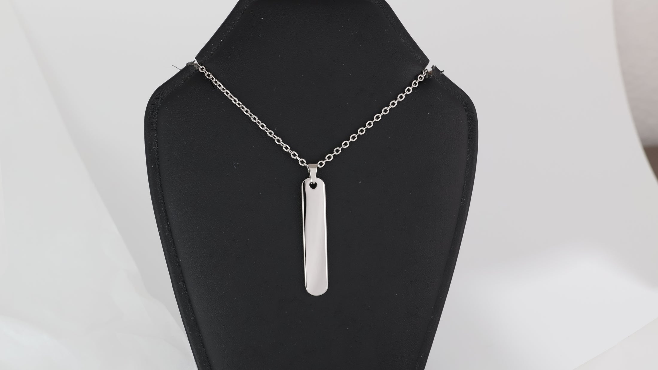 Up and down bar pendant with necklace