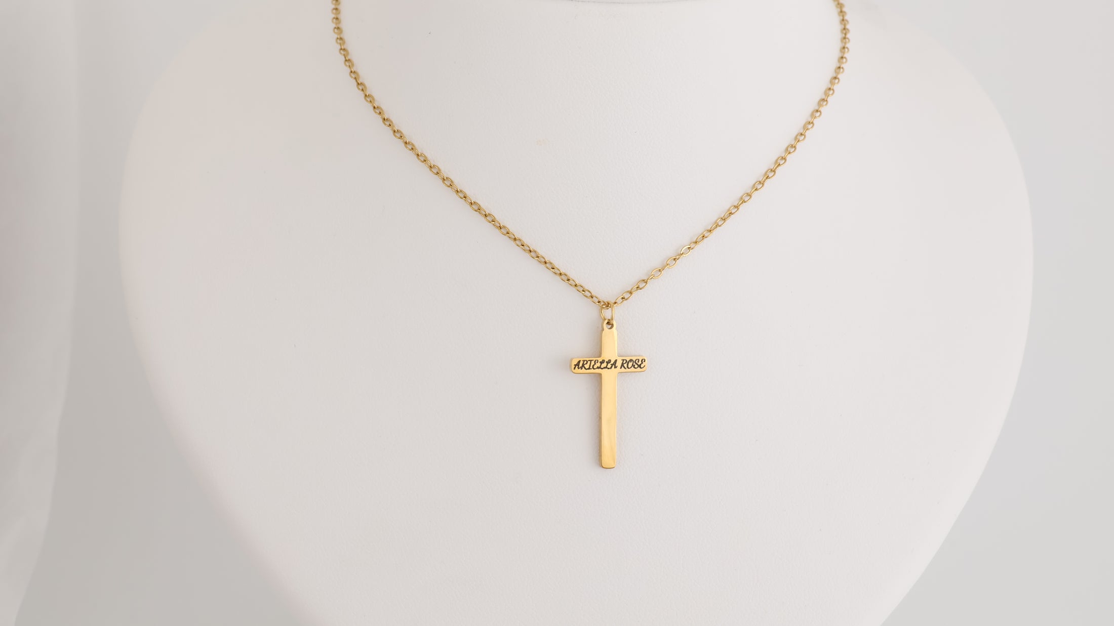 Cross pendant with necklace