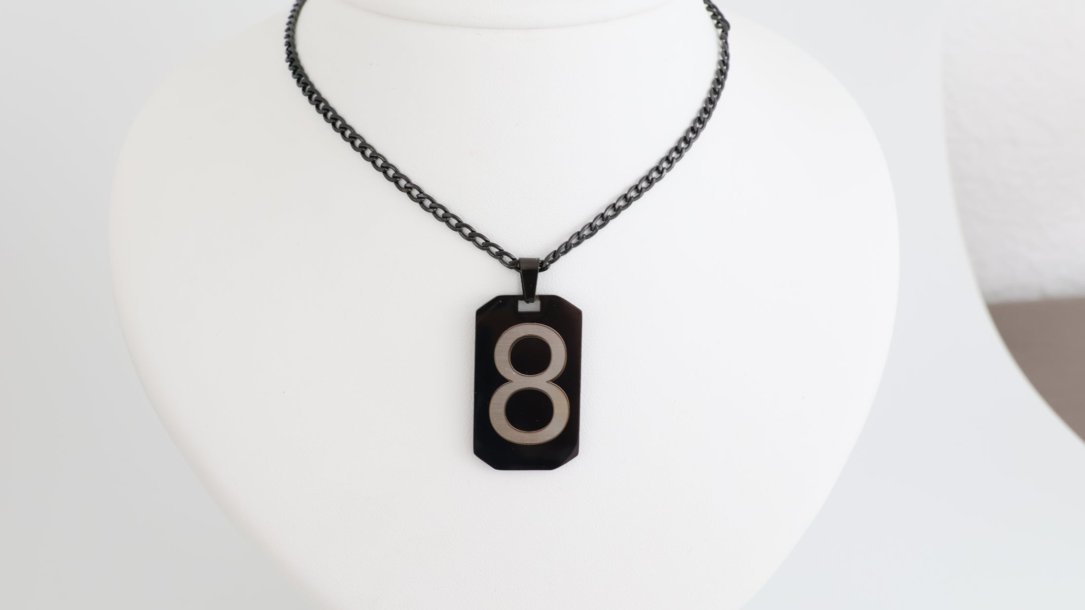 Dog tag pendant with necklace