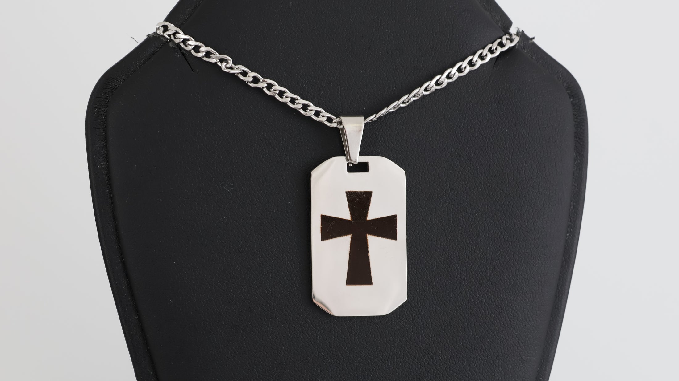 Dog tag pendant with necklace