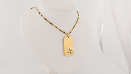 Cross pendant with necklace