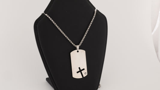 Cross pendant with necklace