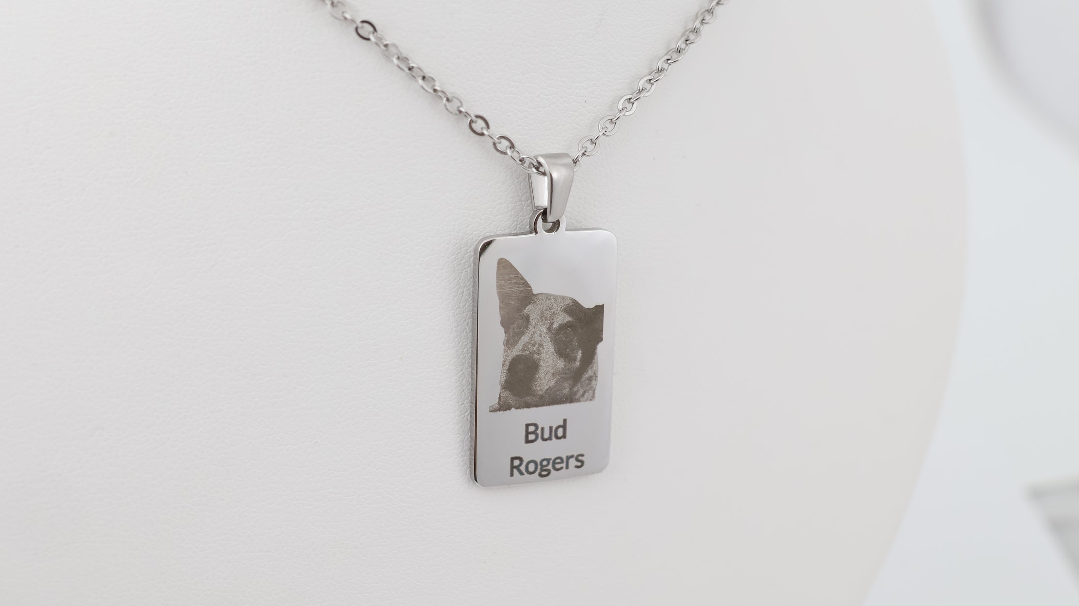 Rectangle pendant with necklace: Stainless steel rectangle necklace