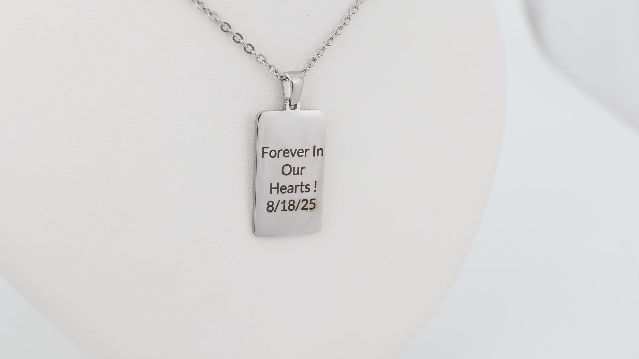 Rectangle pendant with necklace: Stainless steel rectangle necklace